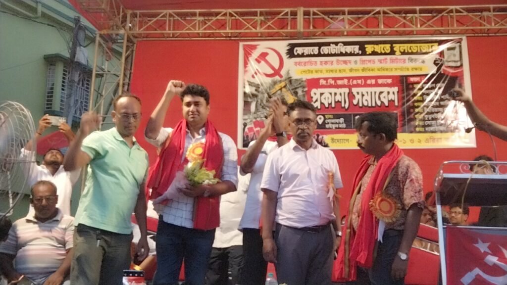“বিজেপি গরীব মানুষের বিরোধী দল” ১৫ বছর পর শাসনে সিপিএমের সভায় মানুষের ঢল।