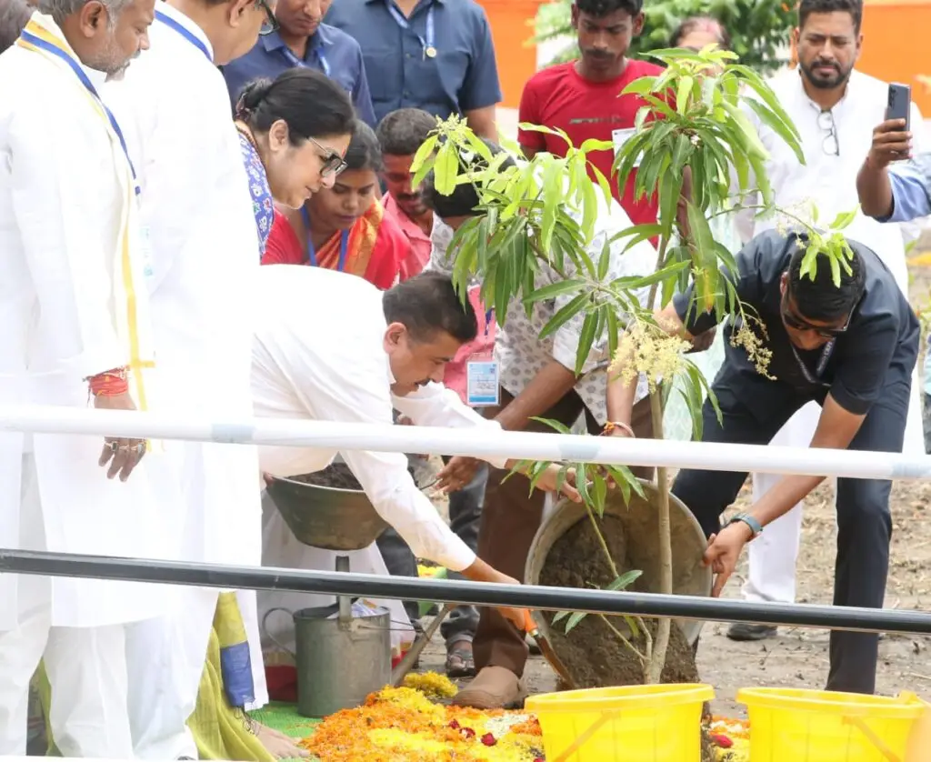 মুখ্যমন্ত্রীর উদ্যোগে প্রত্যেক বিধানসভা এলাকায় ১০০০ গাছ রোপন, পশ্চিমবঙ্গে মোট প্রায় ১.১ কোটি চারাগাছ রোপনের লক্ষ্যমাত্রা নিয়েছে সরকার